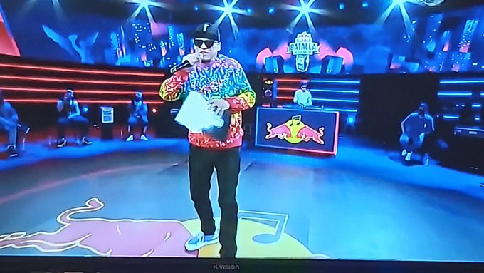 &iquest;D&oacute;nde encuentro una sudadera como la del Serko? 🥺 #RedBullBatalla https://t.co/sEWSWj7dTz<a href="/tag/redbullbatalla"class="tags"><span>#redbullbatalla</span></a>