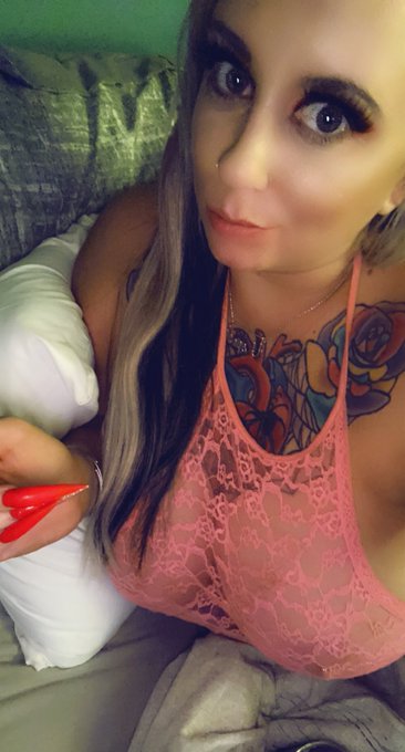 Who else is watching #UFC #fightnight ??? https://t.co/XpoTXJ03Qh<a href="/tag/ufc"class="tags">#UFC</a><a href="/tag/fightnight"class="tags">#fightnight</a>