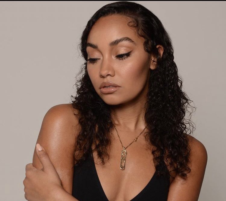 leigh anne siendo la diosa de los cat eye  #HappyLeighDay