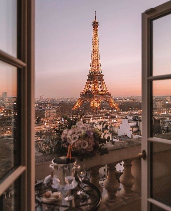 nanak0matsuu's tweet photo. Moi après avoir regardé #EmilyInParis https://t.co/wgxp5wHSZt