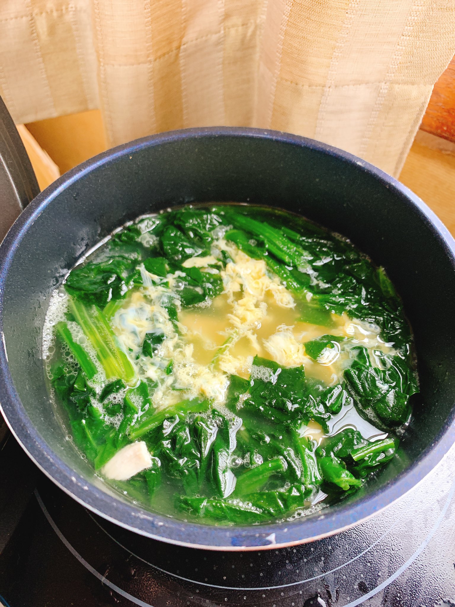 京はるな 今日の朝ごはんはほうれん草と鶏むね肉と卵のスープ 味付けは鶏ガラだし 中華ペースト 生姜 めんつゆちょびっと 昨日劇場さんからいただいた鰻 の残り と一緒に 今日も1日がんばるぞー まさご座楽屋めし T Co 9rlxmh4c5c Twitter