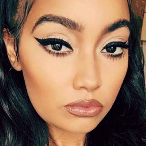 leigh anne siendo la diosa de los cat eye  #HappyLeighDay