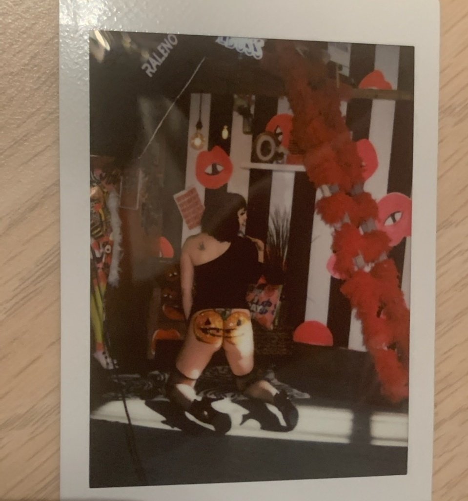 angieblaze0's tweet photo. Polaroid preview. #rumpkin #assolantern https://t.co/pq2J0S7Ej2