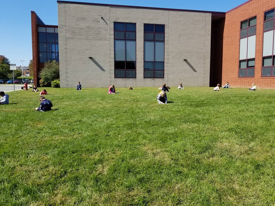 Missbertoli's tweet photo. We have been talking about using our 5 senses and thinking about fall! We had a great fall day doing our work outside! #brainstorming #fallwriting @hempfield https://t.co/14pL2K4mSs