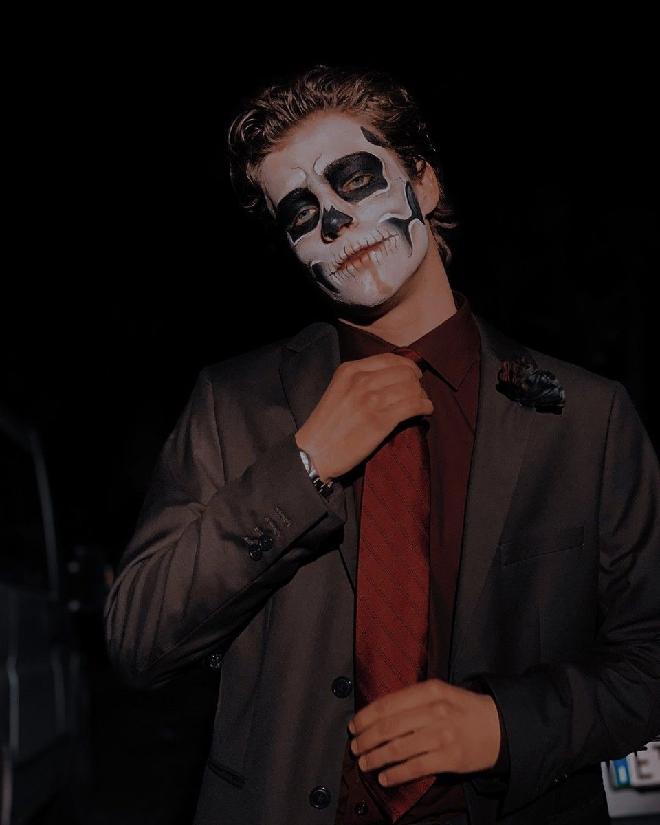 wbeckerz's tweet image. ㅤ
ㅤ ∫ ☠⋅ αnd somethıng evıl's lurkıng ın the dαrk › under the moonlıght : ıt's 𝐇αlloɯeen. #𝕹𝐨𝐞𝐱𝐬𝕳𝐚𝐥𝐥𝐨𝐰𝐞𝐞𝐧.❜
ㅤ