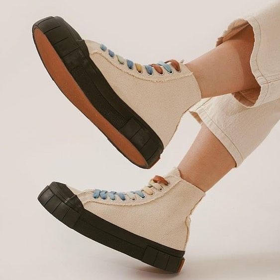 StatusGaea's tweet image. Who doesn't love a good sneaker!? Check out our site for the top 5 sustainable sneaker brands you should be eyeing now. #sustainablesneakers #sustainablefashion #ethicalfashion

statusgaea.com/article/5f451f…