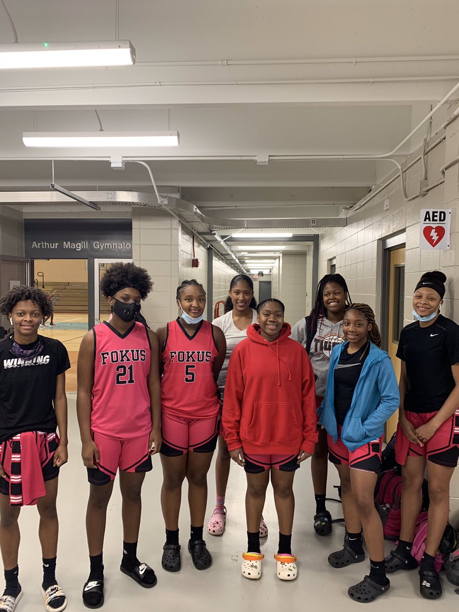 chavia_g's tweet photo. good win with my team today ! 52-24 @NolanQuayla @On1yKamari @Jailababy1 @_aw35 @BlandinMakaylah https://t.co/64PHzKGvPO