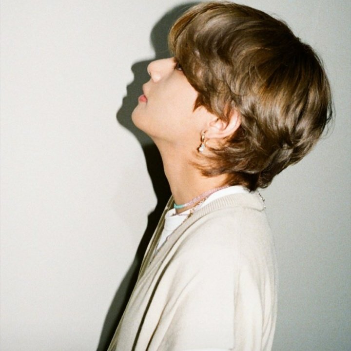 SSweetvibes's tweet photo. #WeLoveYouTaehyung  I'm glad this is trending this man deserves the world https://t.co/bi9tybTr9Q
