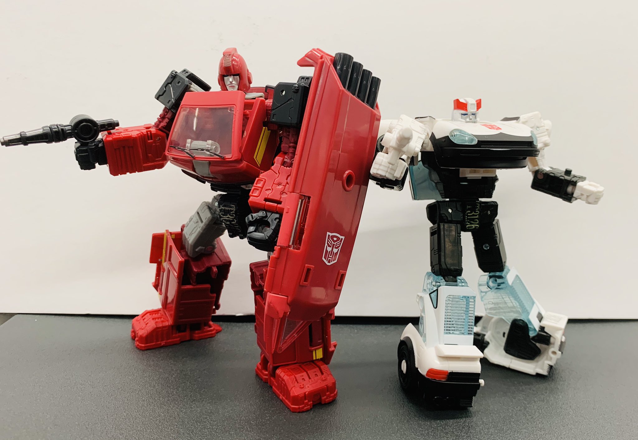 トランスフォーマー アースライズ EX-18 アイアンハイド ＆ プロール