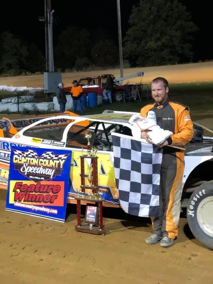 SnookAllee's tweet image. Great to see Dylan finally get a win tonight @ccmotorspeedway 
Baby Ella must be some good luck. 
#YoderNation 
 📸: Dawn Yoder