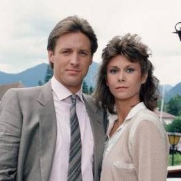 Okay clearly I need to do a thread about the wonder that is Scarecrow and Mrs. King for those of you too young to have watched it (it aired from 83 to I think 87). This show literally was a bunch of fanfic tropes turned into a spy caper show starring THESE BITCHES RIGHT HERE. 1/