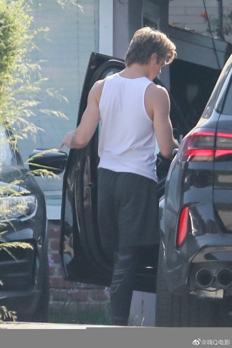 진짜 얼마만의 뉴짤인지... 등짝마저 좋다
#chrispine