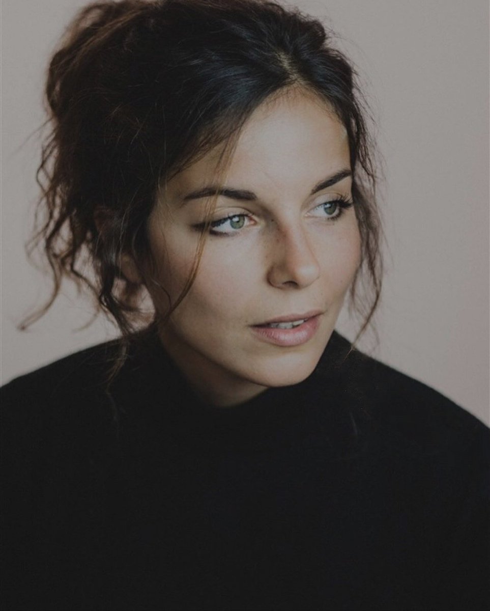 roxara_dna's tweet photo. Nouvelles photos de Raphaële 📸

Shooting avec Tanguy Mendrisse
#DemainNousAppartient #raphaelevolkoff #actress #French https://t.co/916OWYo5no