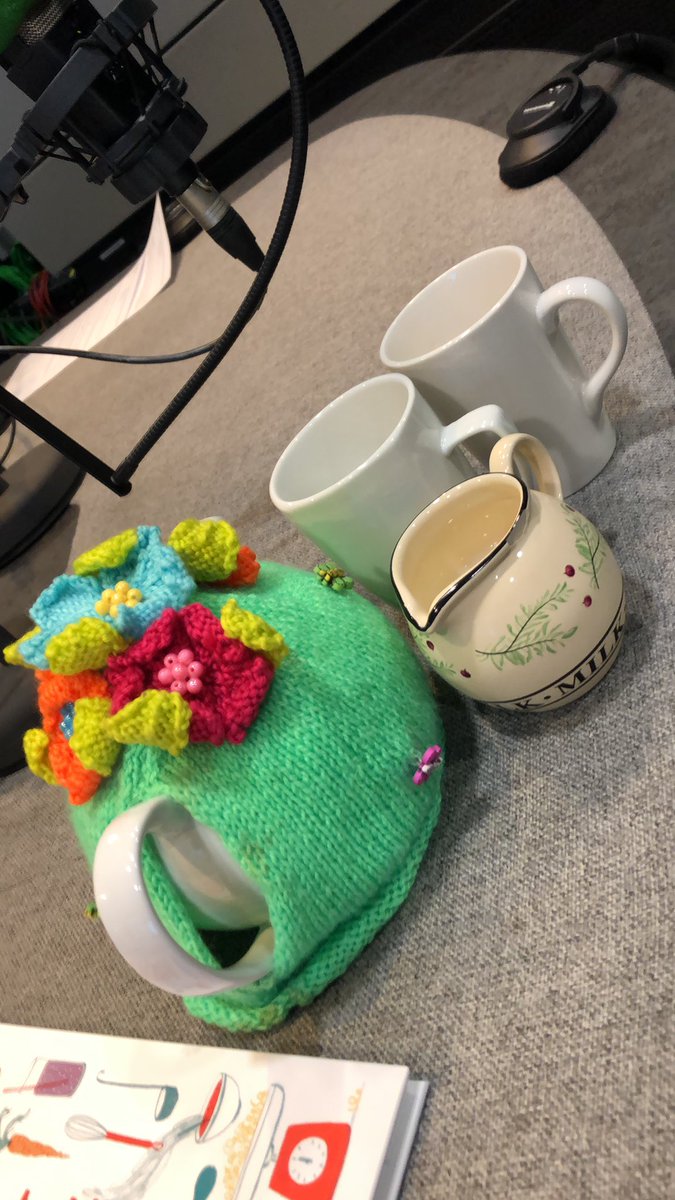jasonmohammad's tweet photo. The @revkatebottley does a tea round like no one else I know.

#teagoals https://t.co/n9419xBLD8