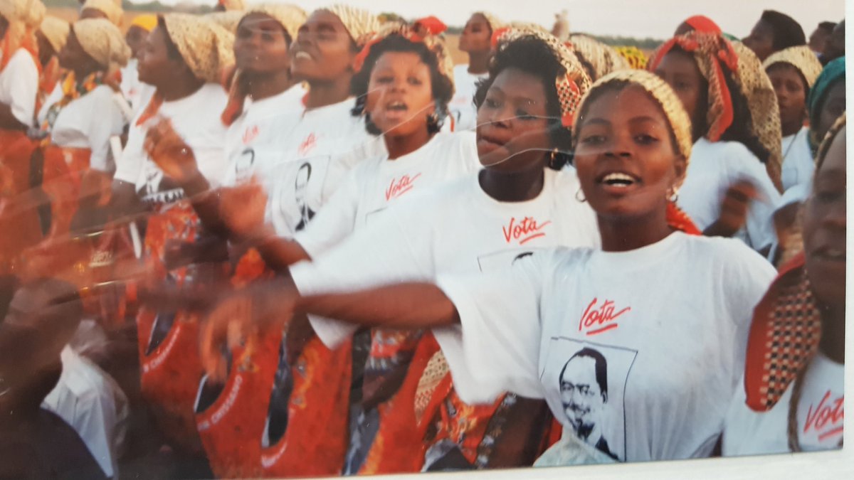 Poignant anniversary in  #Mozambique. Oct 4 1992 Rome accord ended 16 yr war and brought hope. I was BBC reporter Maputo early 90s. Photo thread of some heady days  @AndrewWJHarding  @emorier  @drjustinpearce  @zenaidamz  @TomBowk  @giantpandinha  @RuthAyisi  @peterbiles  @nkosi_milton