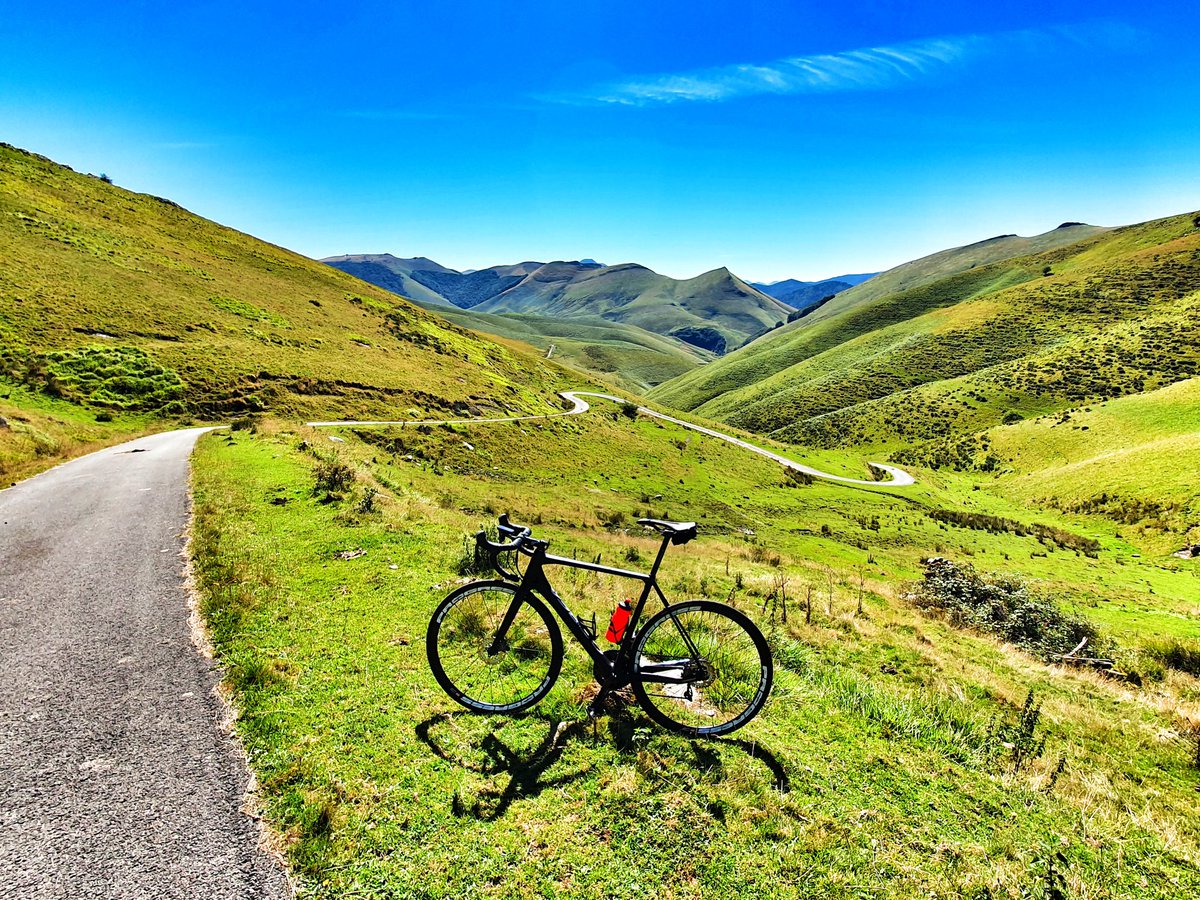 Errozate (Pirineo Navarro)

-Longitud 10 km
- Pendiente media 9,7%
- Altitud 1.276 m
- Desnivel 970 m
- El territorio más malditamente salvaje de los Pirineos