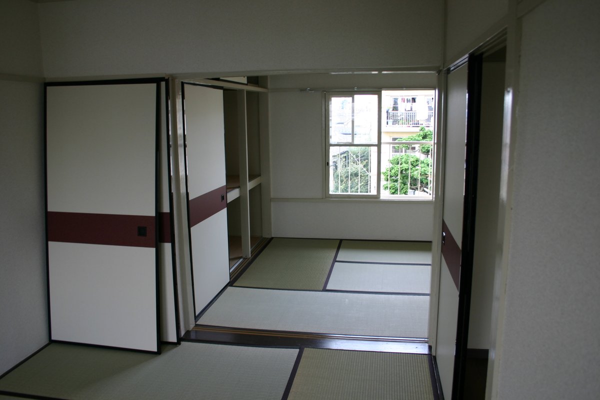 公団ウォーカー てるる スノコを置くタイプの床は スノコ自体がヌメヌメになってしまううえ 髪の毛が引っかかり放題で不衛生だったので あんまり使い心地が良くないです リニューアル団地でも浴室床に設置されたプラスチックのグレーチングがカビの温床