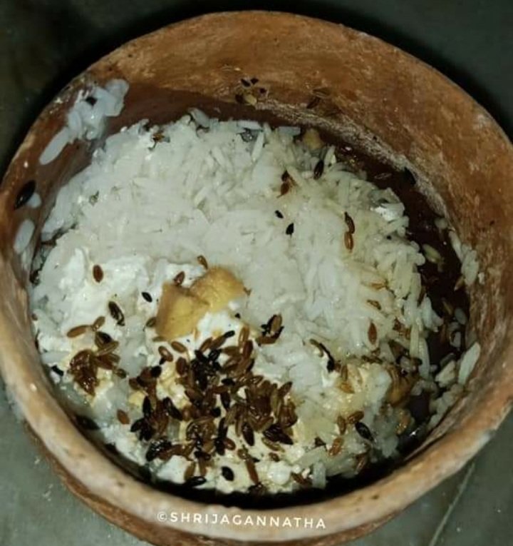 5. Thali Khechedi – Lentil, Rice with Sugar and Ghee6. Ghea Anna – Rice mixed with Ghee7. Khechedi – Rice mixed with Lentil8. Mitha Pakhal – Rice , Sugar and water9. Odia Pakhal – Rice, Ghee, Lemon and SaltSweets10. Khaja – Made of wheat