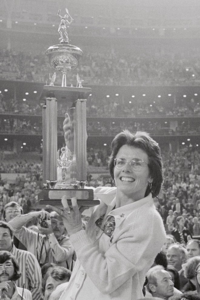 MNTNMVR_777's tweet photo. #OTD 10/3
1863: #POTUS Lincoln est last Thurs of Nov Thanksgiving Day
1919: Pitcher #DolfLuque 1st Hispanic in #WorldSeries
1971: @BillieJeanKing 1st woman to win $100k in 1 yr
1974: #FrankRobinson 1st Black @MLB mngr
1989: #ArtShell 1st Black @NFL head coach
#DailyFunFacts https://t.co/etVjw8U1DA