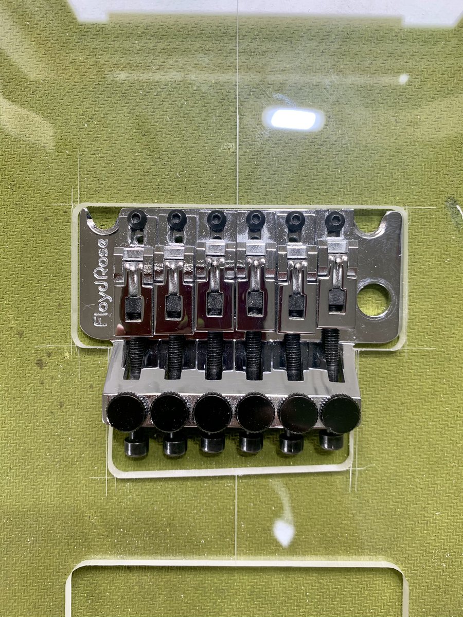 dkemg's tweet photo. 5mm強化アクリル板でスキマを少し狭くした
Floyd Rose用トリマーガイドを作りました
Killer Guitarの座繰りそっくりになりました😐
#エレキギター改造
#FloydRo
#KillerGuitar https://t.co/mCuEBQmmzr
