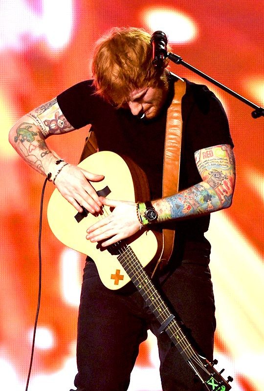 ffloriflori_'s tweet photo. Como se desarrollan los recitales en vivo de Ed Sheeran, un hilo informativo. https://t.co/2Fy9qR2ZUd