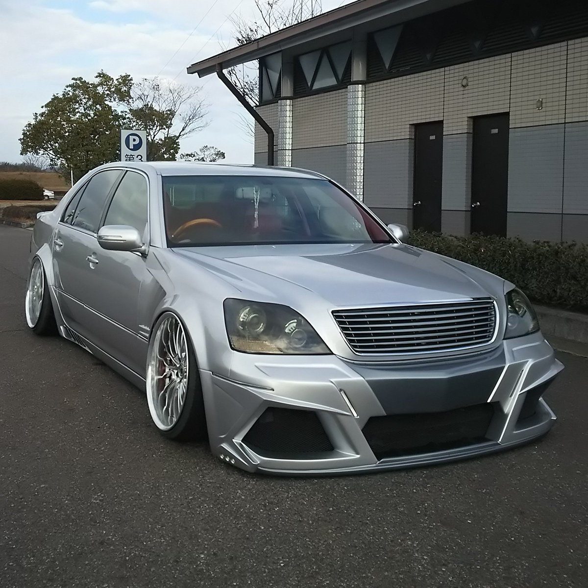 @yousuck2020 デシダル、アナログ絵を描きます。
リアル、萌え、動物、風景なんでも描きます。
エアブラシでいろんな物に絵を描いてます。
車や単車のカスタムをデザインを起こして、パーツをオリジナルで制作したりボディ加工してイベントなどに出展したりもしてます。 