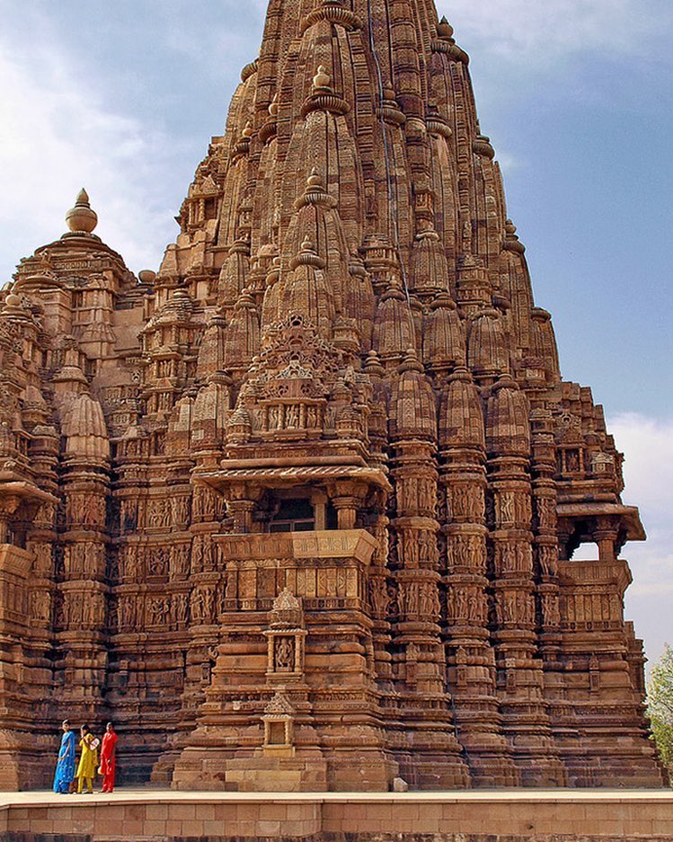 'Khajuraho Temple'🛕🛕

📷: @india.tourism
#neardestination #khajurahotemple #madhyapradesh #india #madyapradeshtemple #madyapradeshtourism #indiatourism #indiatraveldiaries #indiatouristplaces #indiatemple