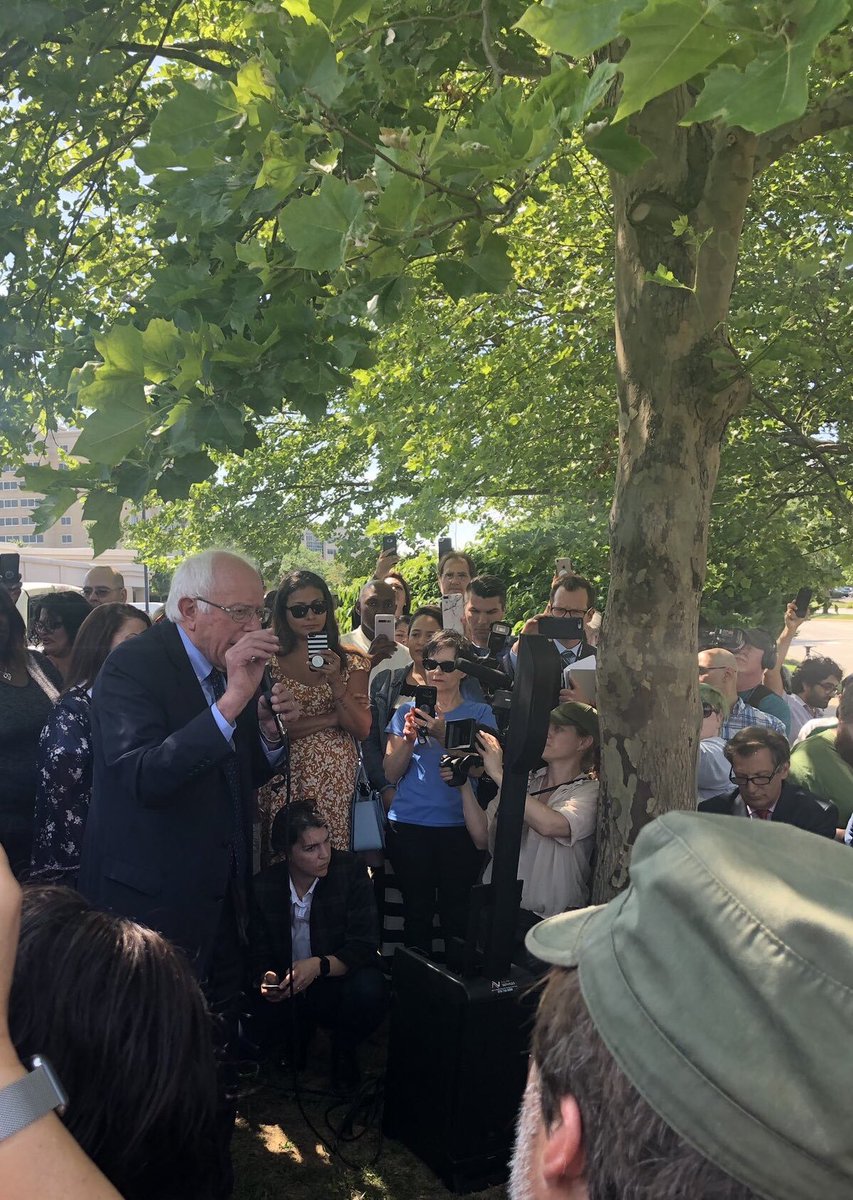 grannysidney's tweet image. #BernieAtWalmart 🔆 The  richest Oligarchs in America  He stood up for the workers He got 3 minutes to speak from where he was sitting at the shareholders’ meeting 2019