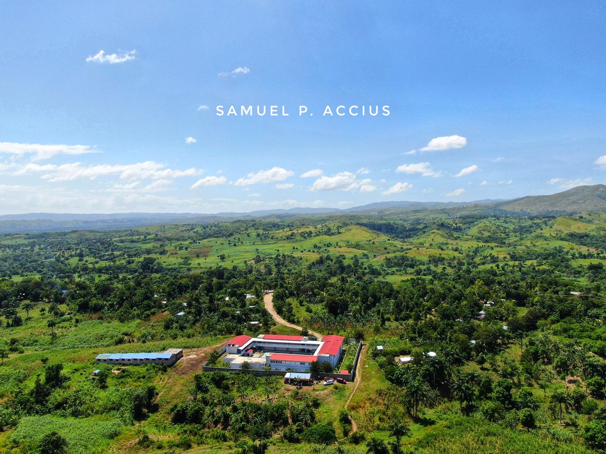 spaccius's tweet photo. Ouvèti kwen bibliyotèk Konbit Sant Sosyokiltirèl Tomond.
#dronephotography #droneshots #haiti #thomonde #plateaucentral https://t.co/9tVNZuFXeE
