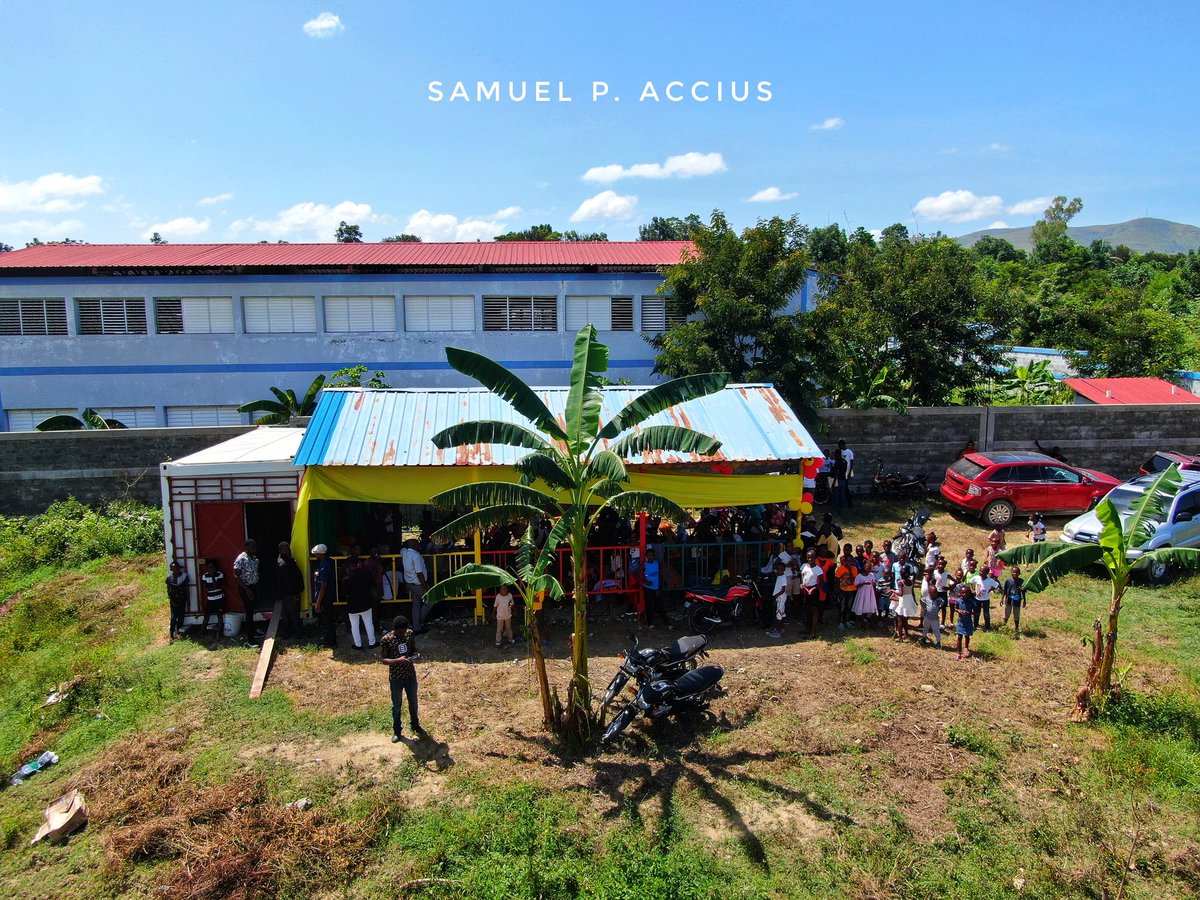 spaccius's tweet photo. Ouvèti kwen bibliyotèk Konbit Sant Sosyokiltirèl Tomond.
#dronephotography #droneshots #haiti #thomonde #plateaucentral https://t.co/9tVNZuFXeE