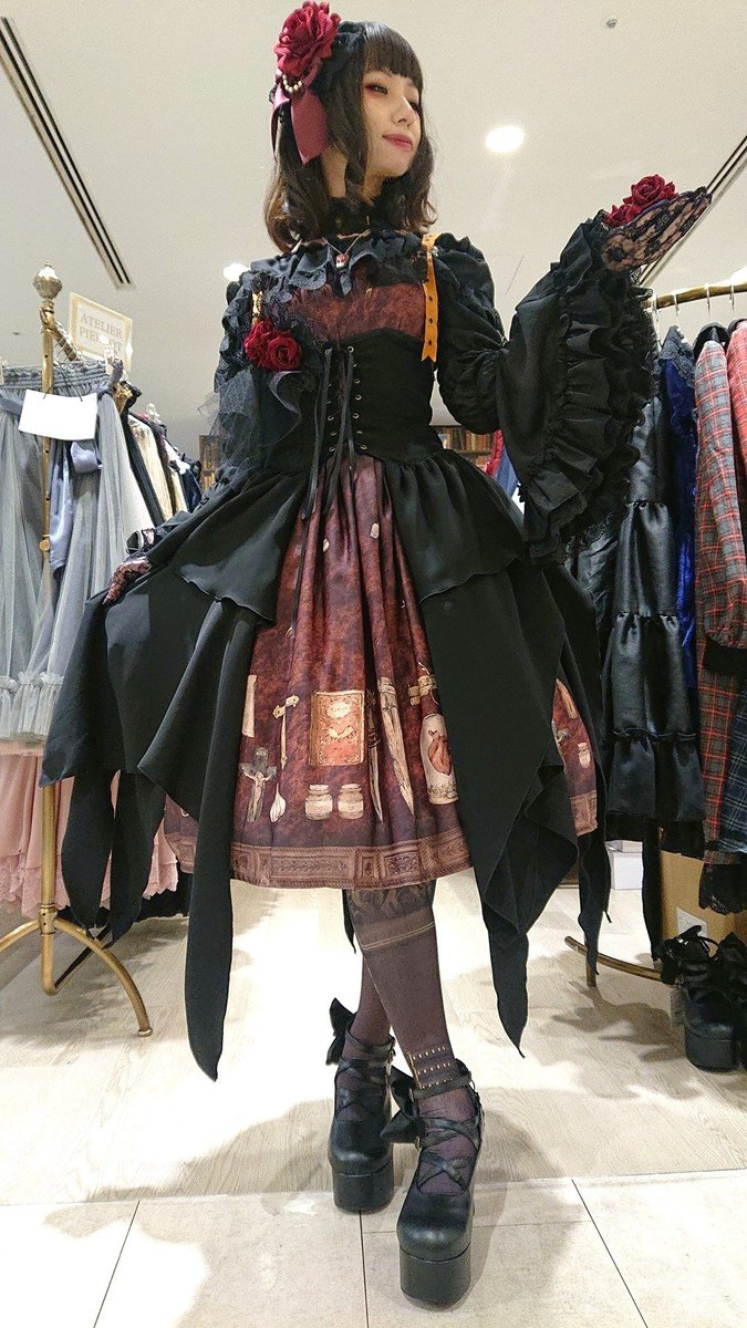 Atelier Pierrot Staff Twitter પર ハロウィンコーデイベント コーデテーマ 赤薔薇ハンター コーデ プリントの雰囲気に合わせて ほんの少し毒のあるコーデに イベント詳細 T Co 9uenckcupf 皆様も是非お気に入りのコーディネートでご