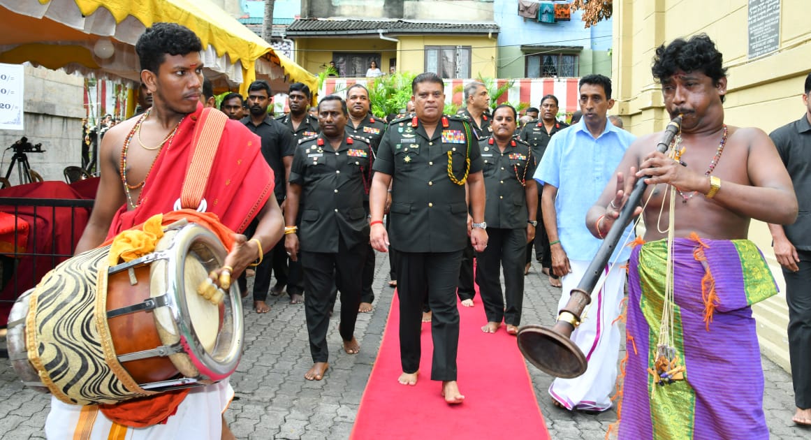 Sri_Lanka_Army's tweet photo. CDS and #Commander of the @Sri_Lanka_Army, Lt Gen @SilvaShavendra attended the traditional #Hindu spiritual blessings at Shri Ponnambalawaneswaram Kovil, Colombo 13, parallel to the series of religious ceremonies organised to mark 71st Army Anniversary (Octber 10) https://t.co/KhR3IeCFZ4