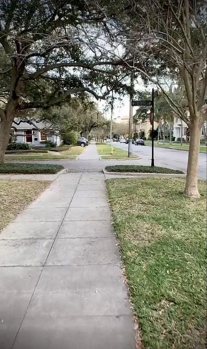 متى نرى هذه المساحة بين المنازل والشوارع في السعودية؟