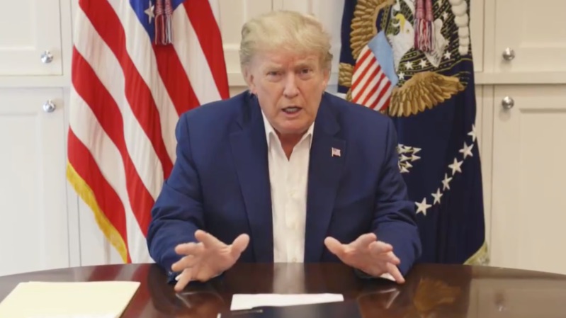 Here's what appears to be the same blank sheet of paper in a screen grab from the video of  @realDonaldTrump released by the White House earlier today.