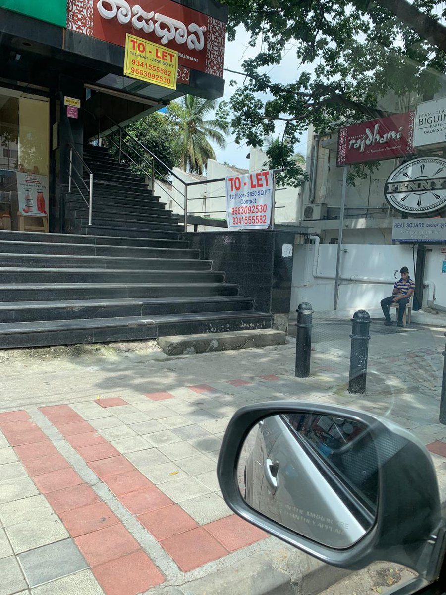 This is the Forum Mall - Raheja Arcade area, Koramangala 7th Block, the most happening place in Bengaluru. See the distress. So many establishments including showrooms, software companies, eateries, pubs etc. closed down. Literally, blood bath on the streets.(4/12)