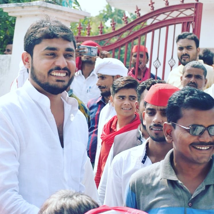 290Bablu's tweet photo. #जिनके_होठों_पे_हँसी !!
#पाँव_में_छाले_होंगे!!
#हाँ_वही_लोग_हां_वही_लोग,!!
#तेरे_चाहने_वाले_होंगे!। 
मा,अमर यादव विधायक भैया विधानसभा क्षेत्र 290 श्रावस्ती!
#बबलू_यादव_समाजवादी_समर्थक https://t.co/DrMpWTsRfb