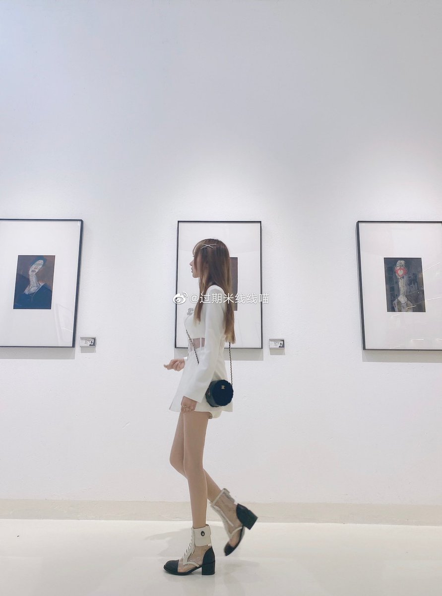 ▪️当快乐和难过不由我的时候 我决定躲一躲 https://t.co/eEKr88R2bq