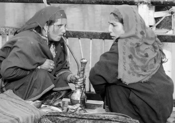 There was a time when life was simpler, people had probably little but were definitely happierSome old photos from collection of  #Mahattas A rare glimpse into the lives of #Kashmiri women..before their smiles were snatched away & tears became a way of life #Throwback  #Kashmir