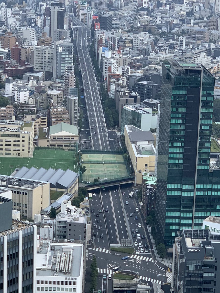ありがとうございました 大都会の道路の真上にあるという すごいテニスコートを見つけてしまった T Co Tyzytivrfx Twitter