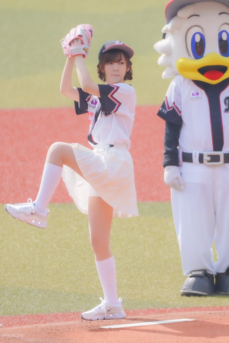 phakchi_i's tweet photo. 鈴木愛理ちゃん。千葉ロッテマリーンズ始球式。
可愛いかったです。#鈴木愛理 https://t.co/AW9CxdgnGc