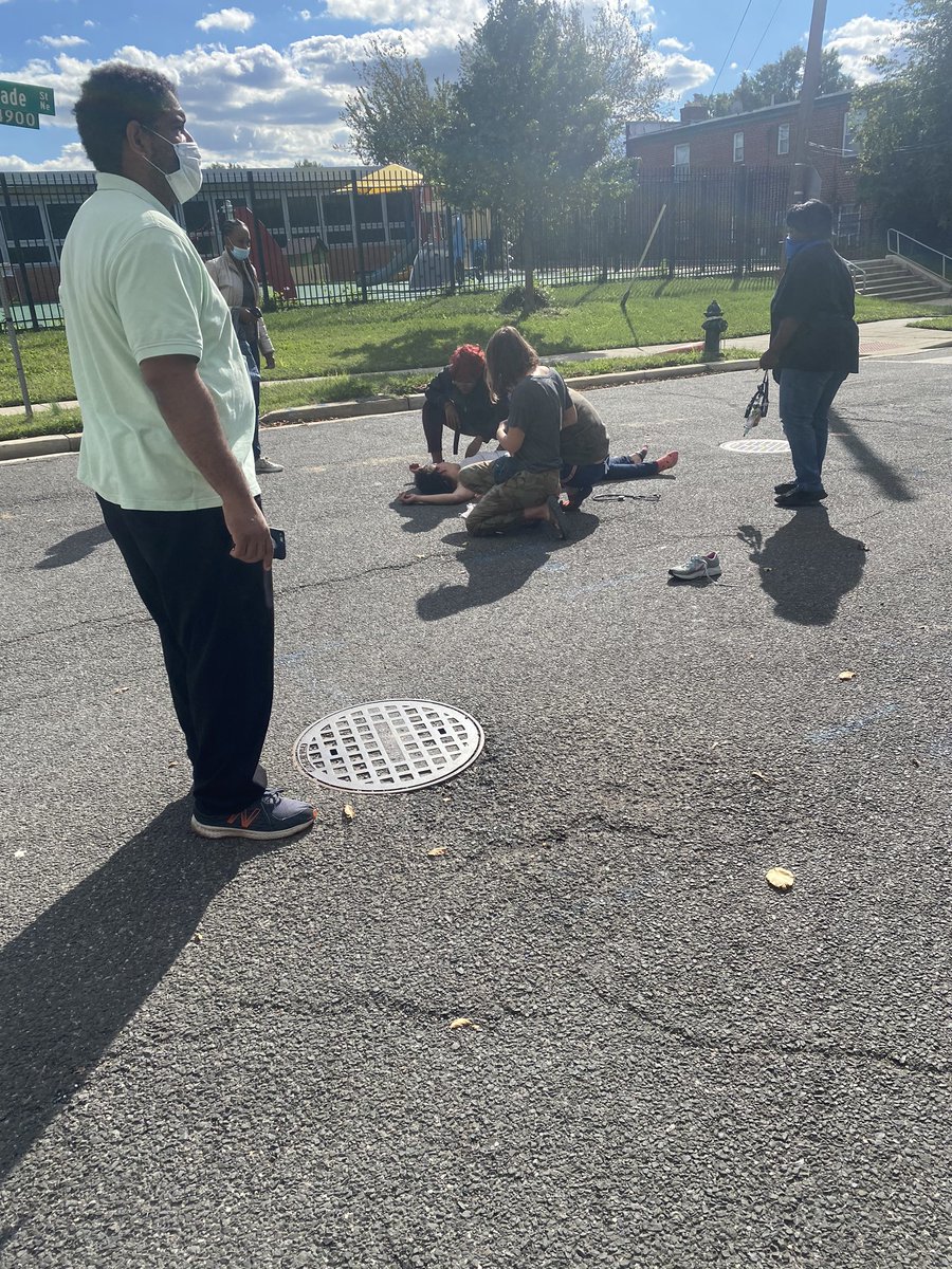 DCaptainplanet's tweet photo. Yesterday, @MayorBowser Deputy Mayor and team worked with @deanwooddca members to clean, check and address Residents issue holistically.  Much accomplished!  Hour after a successful “blitz” this......same #nuisanceproperty #publichealth #prostitution #drugs #povertycrimes https://t.co/yonXJAwLmx