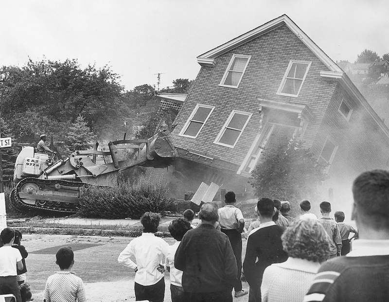 jruddy64's tweet photo. Urban renewal radically changed #NewLondon in the mid-20th century. A new @ConnCollege website tells its complicated story. My latest for @thedayct: https://t.co/O2MaGX9ddr https://t.co/7FtrwxzabC