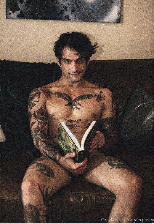 poseyhiIls's tweet photo. Alguém pode me dizer que livro é esse? https://t.co/hTAAxq4BI8