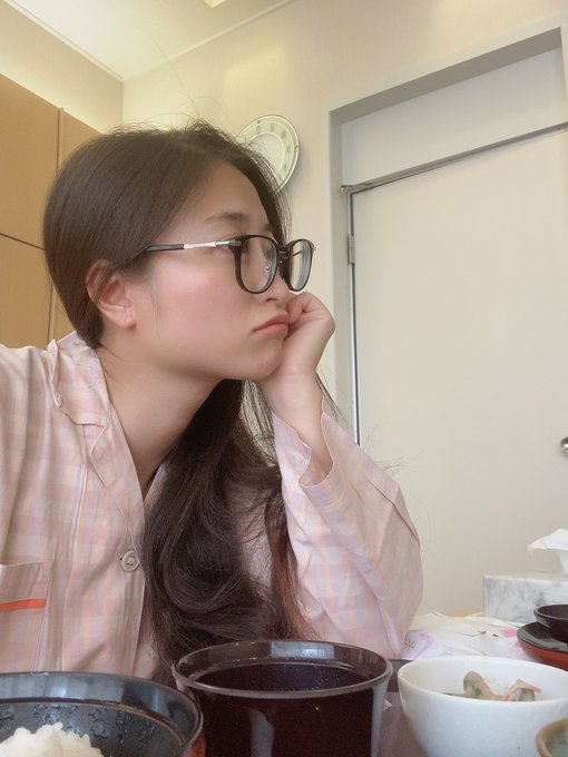 ご飯食べながら、テレビ見ながら、ゆっくりしてるところをお裾分け、、、(^^) https://t.co/8EBSQHLCIQ