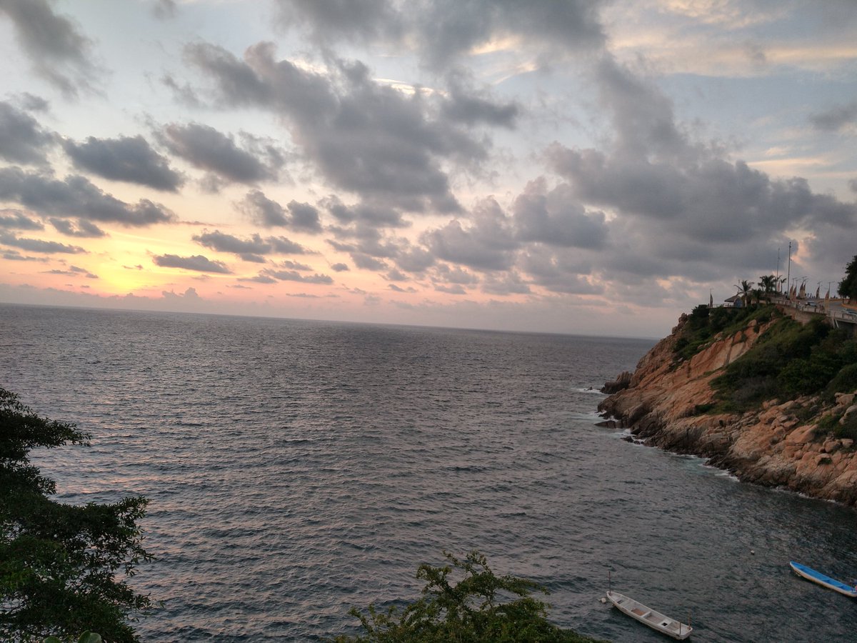 libraclaudia's tweet photo. Hermoso bello puerto de Acapulco!!! https://t.co/0jYX5vOb8V