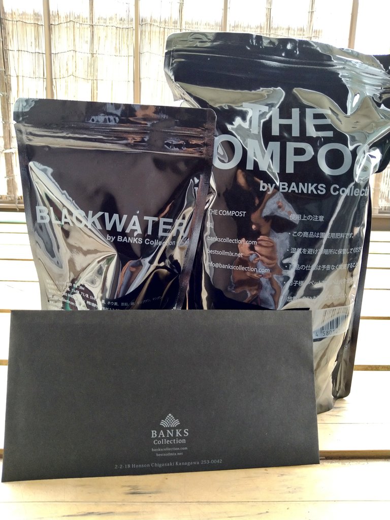 burome_tarou's tweet photo. 今日、届いた!
BLACKWATERとTHE COMPOST。
これから楽しみ!
チランジア,etcに使います。
#BANKSCOLLECTION https://t.co/beq77Tx8gv