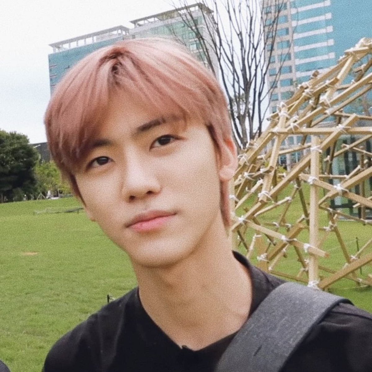 mini thread of jaemin being bf material since it& #39;s   #NationalBoyfriendDay (ik im late oh well)