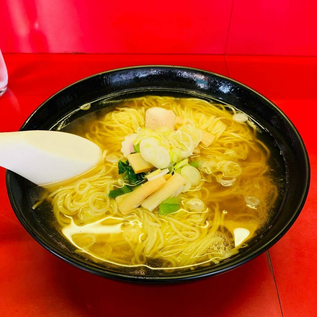 のぐちゃん 信吉屋くんで支那そば ワンタンは売り切れ この後麺も売り切れ終了 ギリギリセーフだった 新潟ラーメン ラーメン Ramen 信吉屋 支那そば 人情横丁 T Co Vpugopsrv1