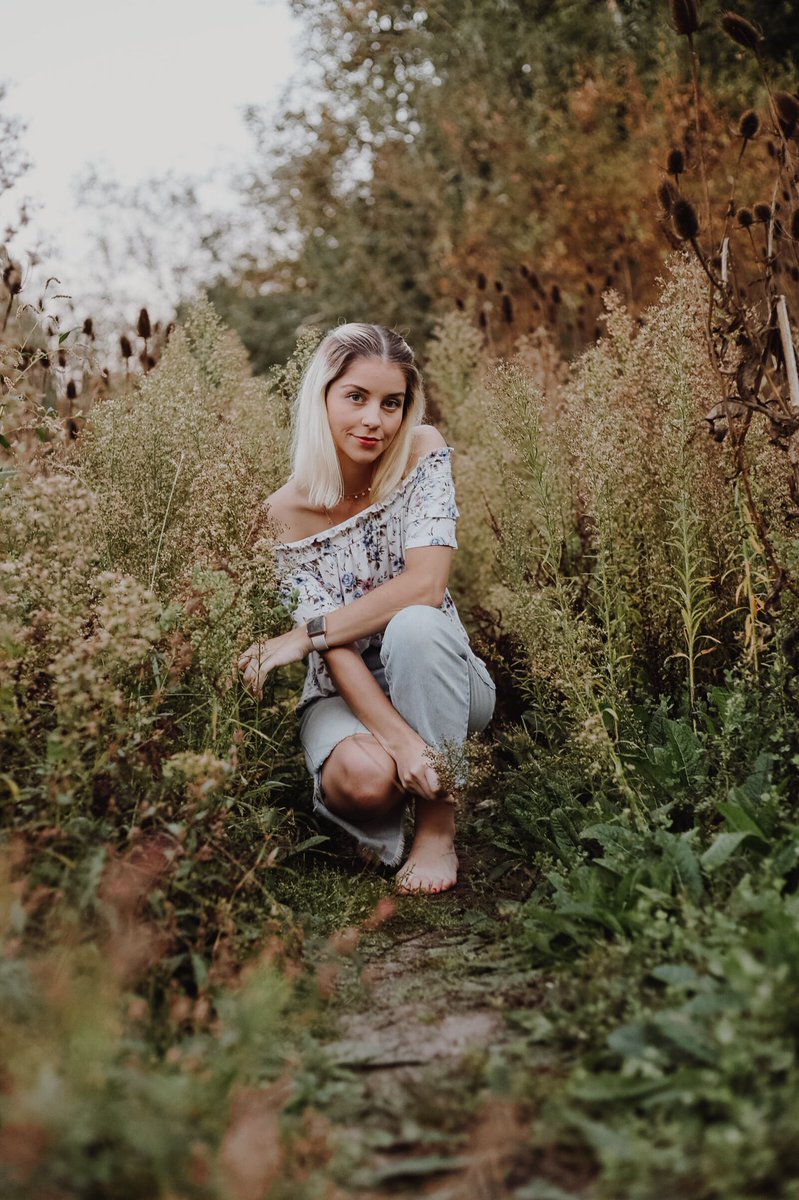 mimithecoolcat's tweet photo. lil shoot at the park this evening with @burialsite 🖤 https://t.co/JlAy7mIW6c