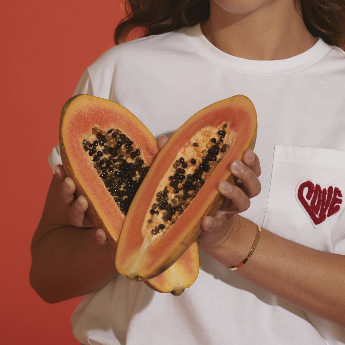 MichaelKorsJP's tweet image. LOVE Tシャツとトート販売による利益はすべてWFPの学校給食プログラム支援として寄付されます。

今すぐLOVEアイテムを見る▼
mko.rs/6002G0TB8

#WatchHungerStop #MichaelKors #MK #マイケルコース